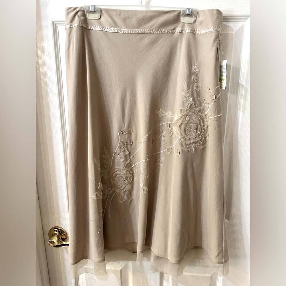 Vintage DStudio Beige skirt with detailed stitching.